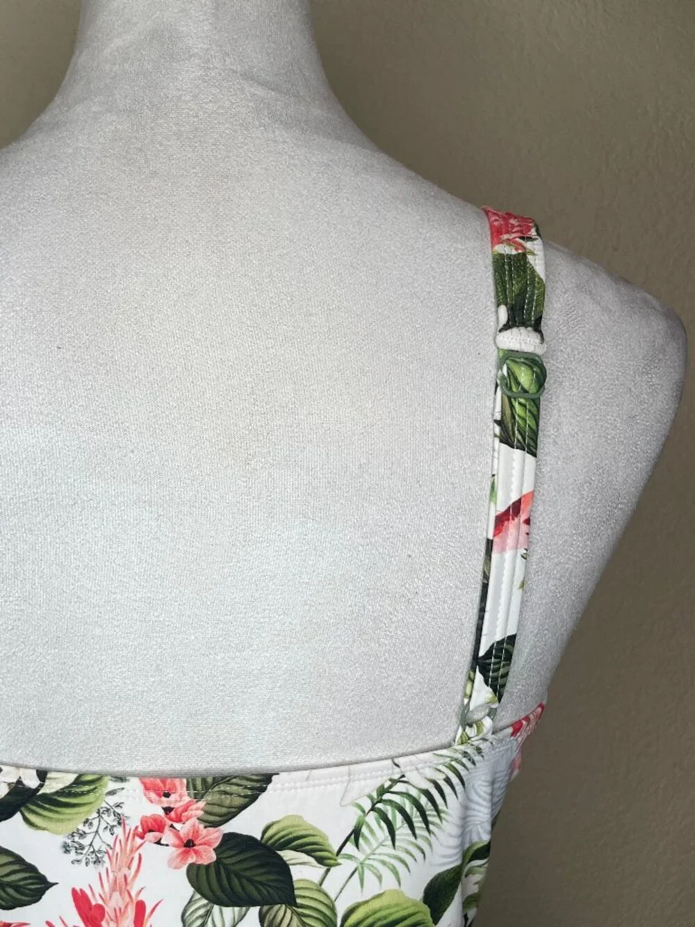 Nip Tuck Swim Tropical White Floral One Piece Swimsuit Size 12 Resortcore